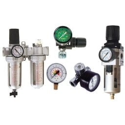Oro srauto reguliatoriai, filtrai, tepalinės, manometrai, drėgmės surinkėjai